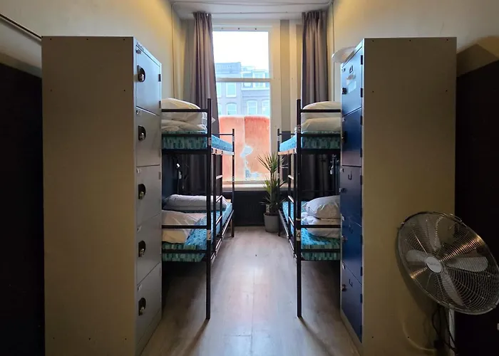 阿姆斯特丹宇宙旅舍 旅馆 *