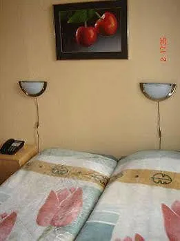 阿姆斯特丹宇宙旅舍 *