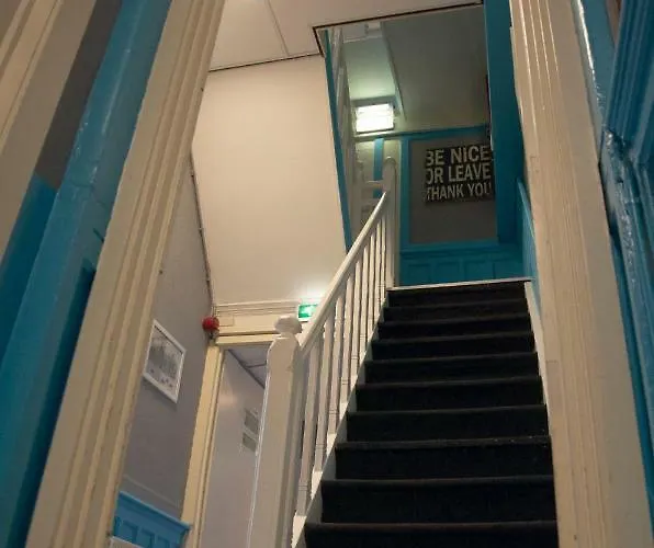 شباب كوزموس *