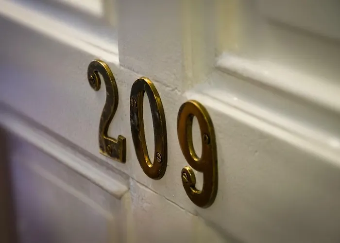 شباب كوزموس بيت شباب