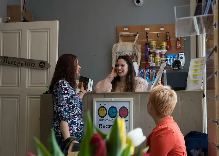 شباب كوزموس بيت شباب أمستردام