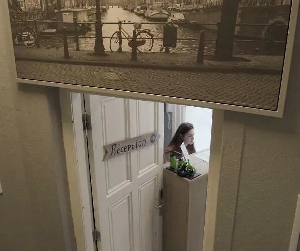 شباب كوزموس بيت شباب أمستردام