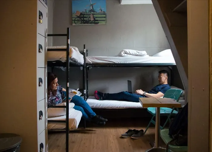 بيت شباب شباب كوزموس أمستردام