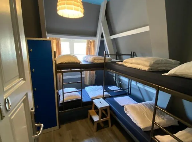 بيت شباب شباب كوزموس *