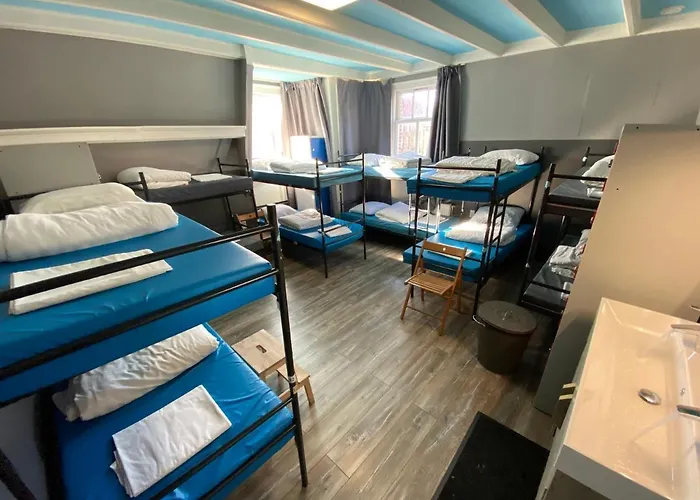 شباب كوزموس بيت شباب *