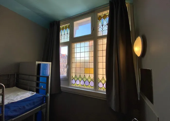 شباب كوزموس بيت شباب أمستردام