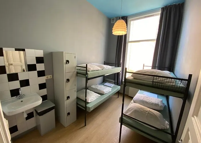 شباب كوزموس بيت شباب *