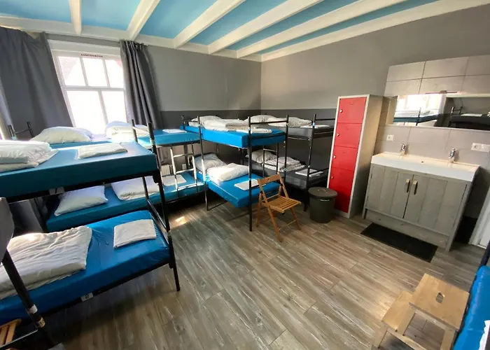 شباب كوزموس *