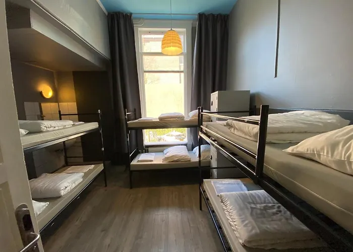 شباب كوزموس بيت شباب أمستردام